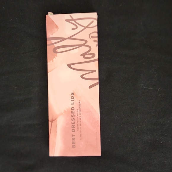 MALLY best dressed lids neutral and bold 14 matte and shimmer eyeshadows - Picture 3 of 4